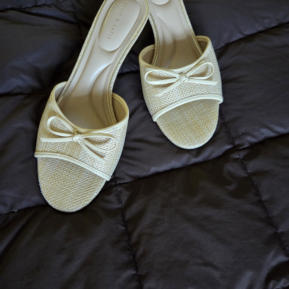 Kelly & Katie Cream Bow Slide Sandals